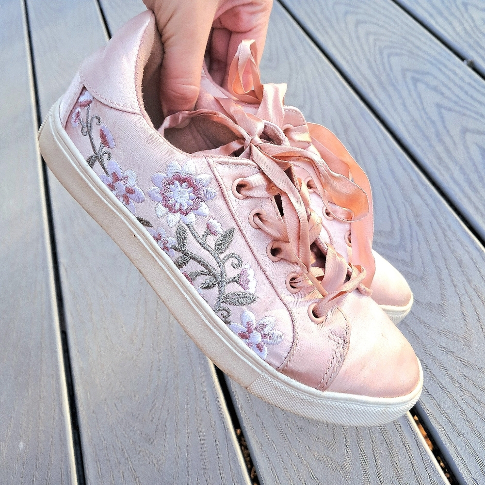 Betsey Johnson Floral Flowers Embroidered Pink Sneakers